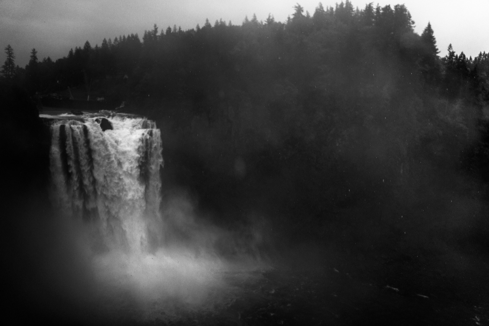 Snoqualmie Falls in mist, the waterfall from the Twin Peaks opening titles